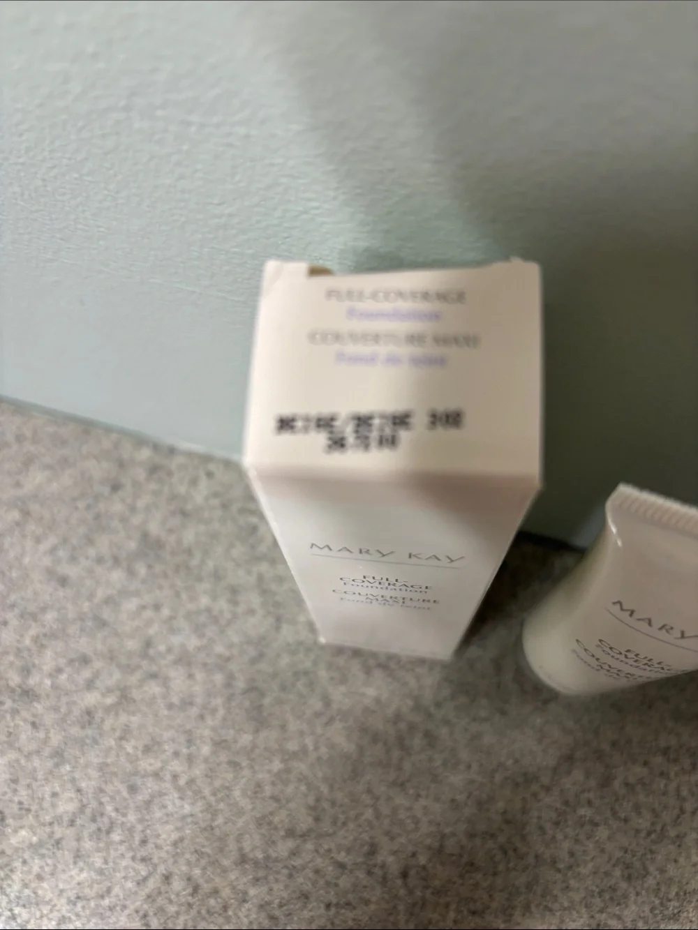 NWT Mary Kay Full-Coverage Foundation -Beige 302